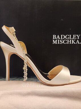 Badgley Mischka Ivory Silk " Tiffany" Heeled sandals. NIB. Size 9
